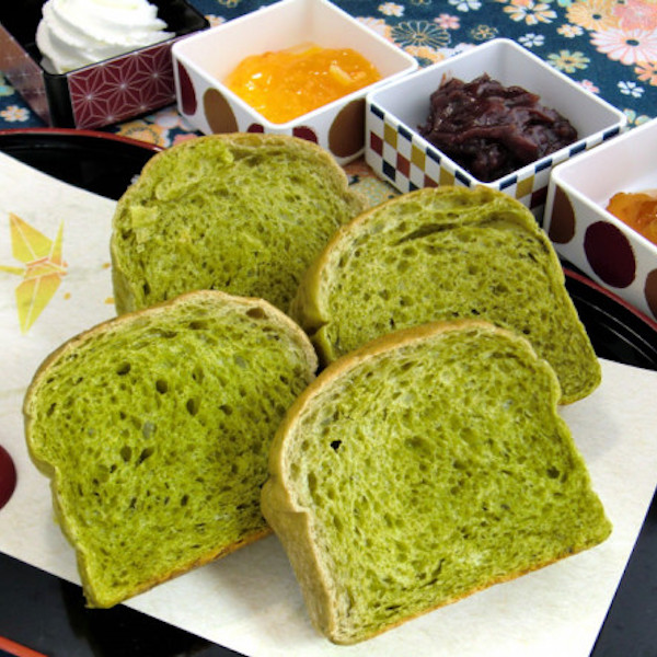 HOME MADE MATCHA MINI-BREAD